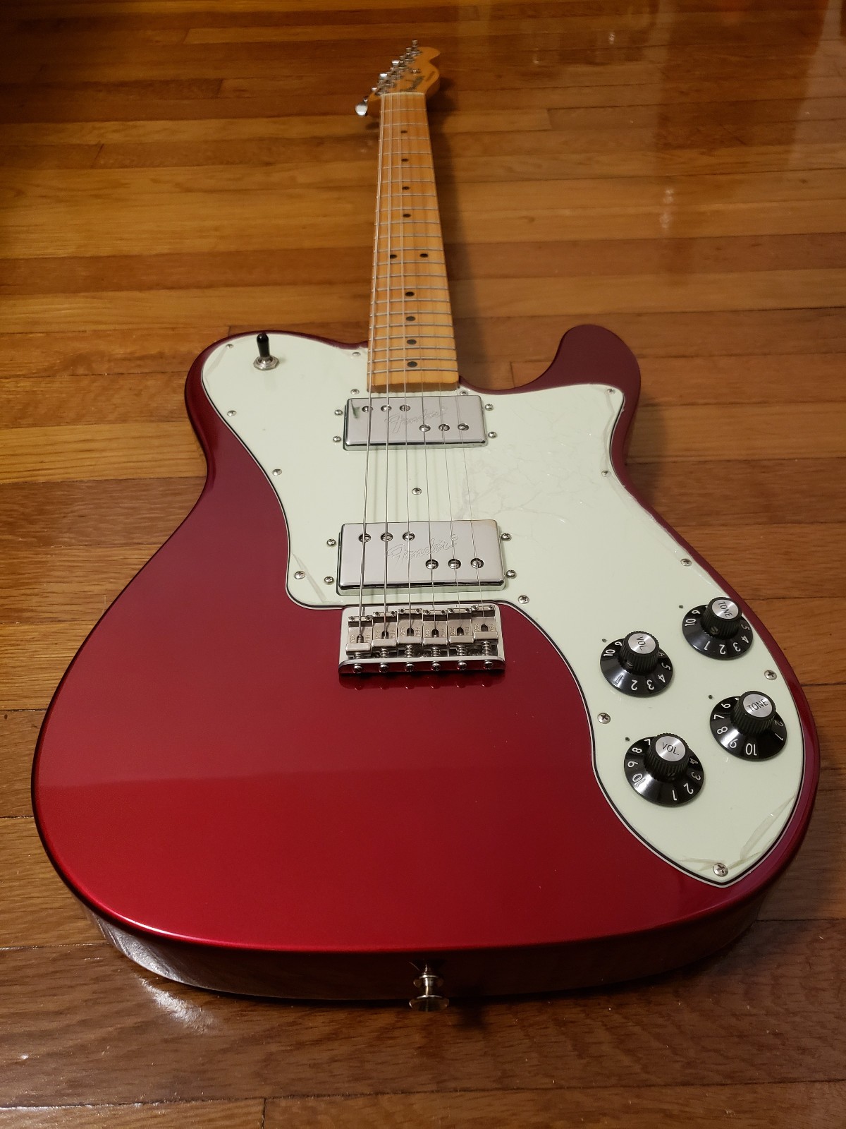 Fender ’72 Telecaster Deluxe FSR in Candy Apple Red