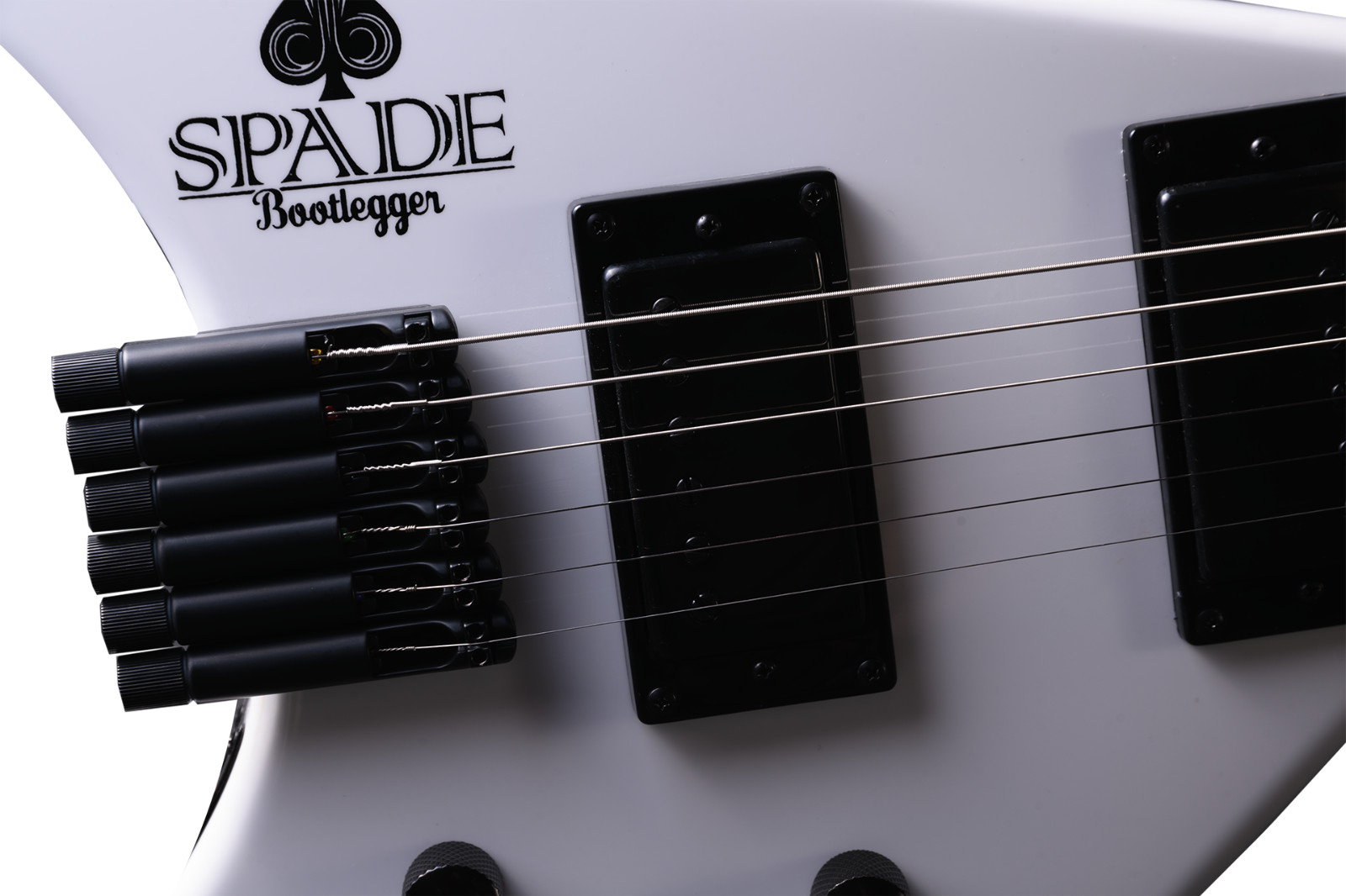 Bootlegger Guitar Spade Headless Gibson Short Scale 24.75″ White with Hard Case