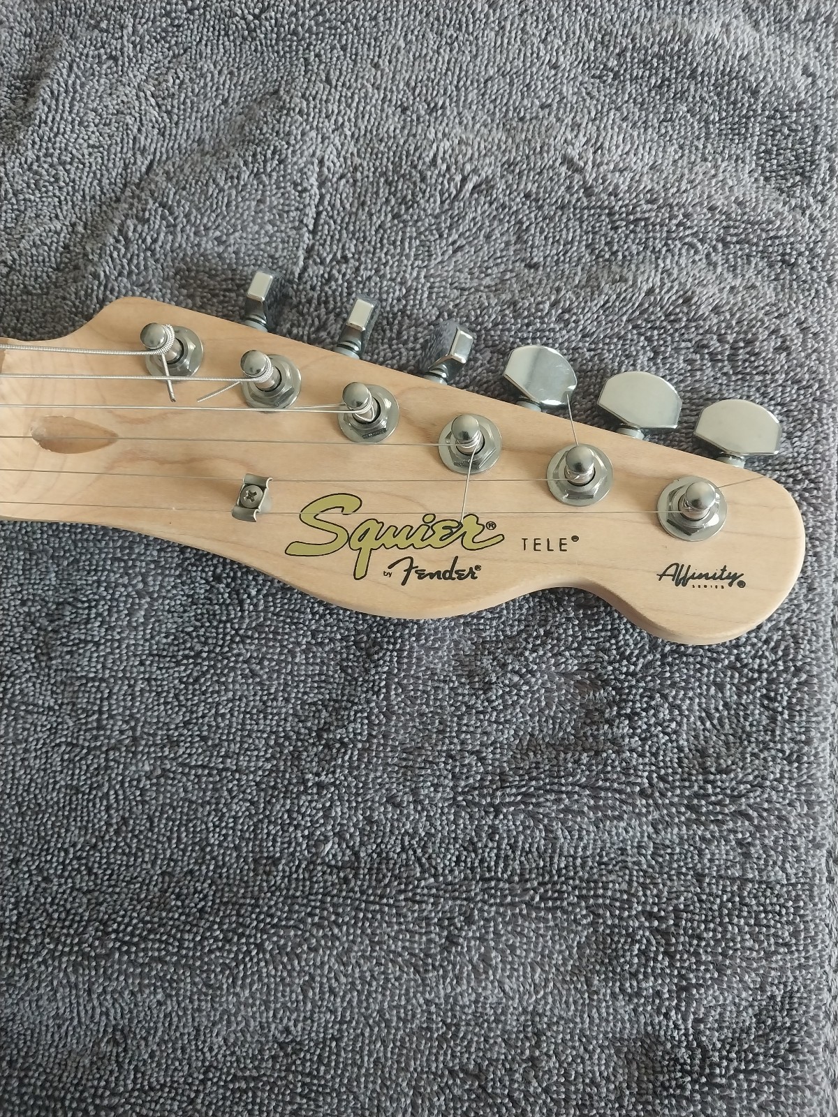 2018 Squire Affinity Telecaster Black and White with Hardshell Case