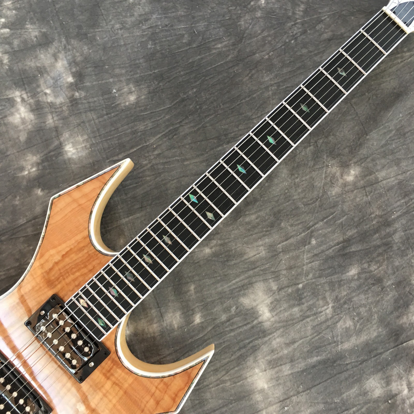 New Natural Warlock Extreme Electric Guitar burlywood HH Pickup Shell Inlay