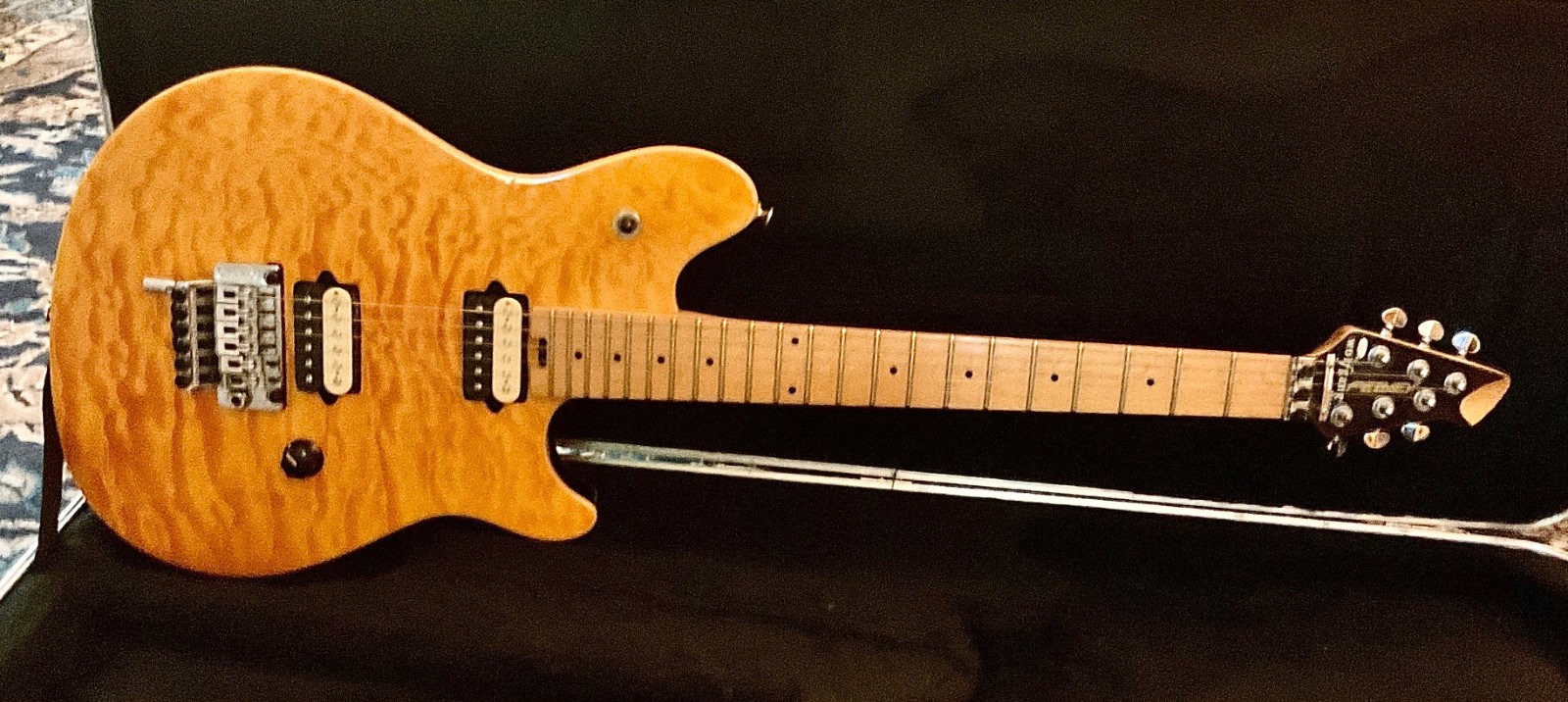 AMBER (YELLOW-ORANGE) PEAVEY WOLFGANG SPECIAL EXP(?) WITH PEAVEY HARD-SHELL CASE