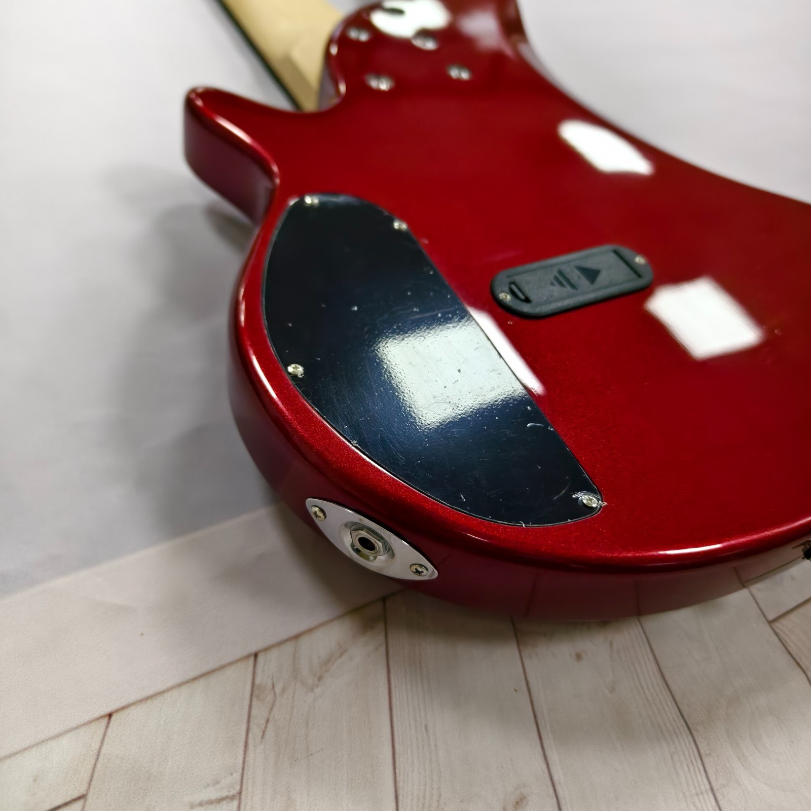 Fretless 6 String Electric Bass Guitar Metallic Red Solid Wood Single Pickup Bas