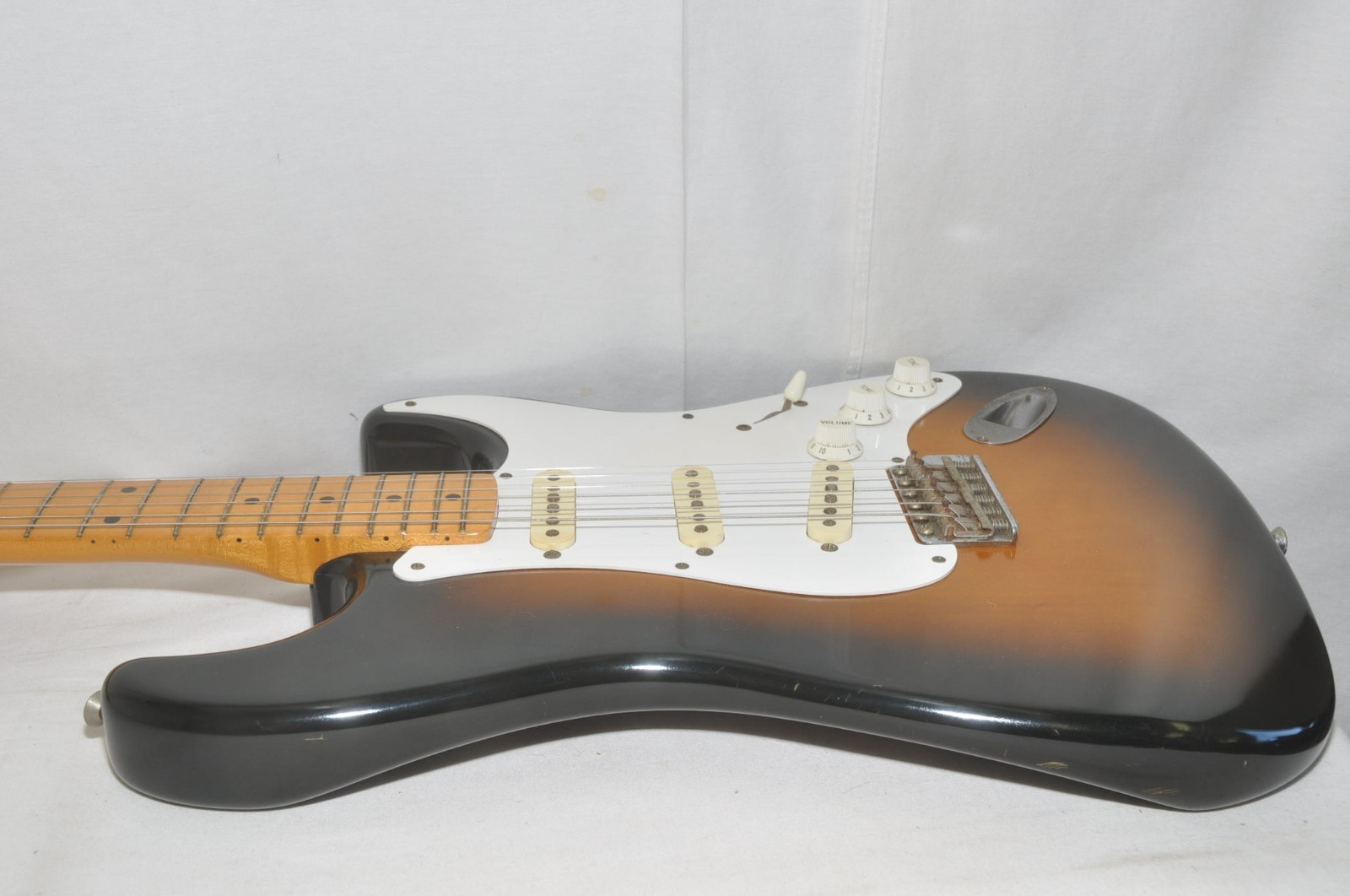 Fender Japan ST57（T）’57 Stratocaster 2-Tone Sunburst Electric Guitar Ref No 7481