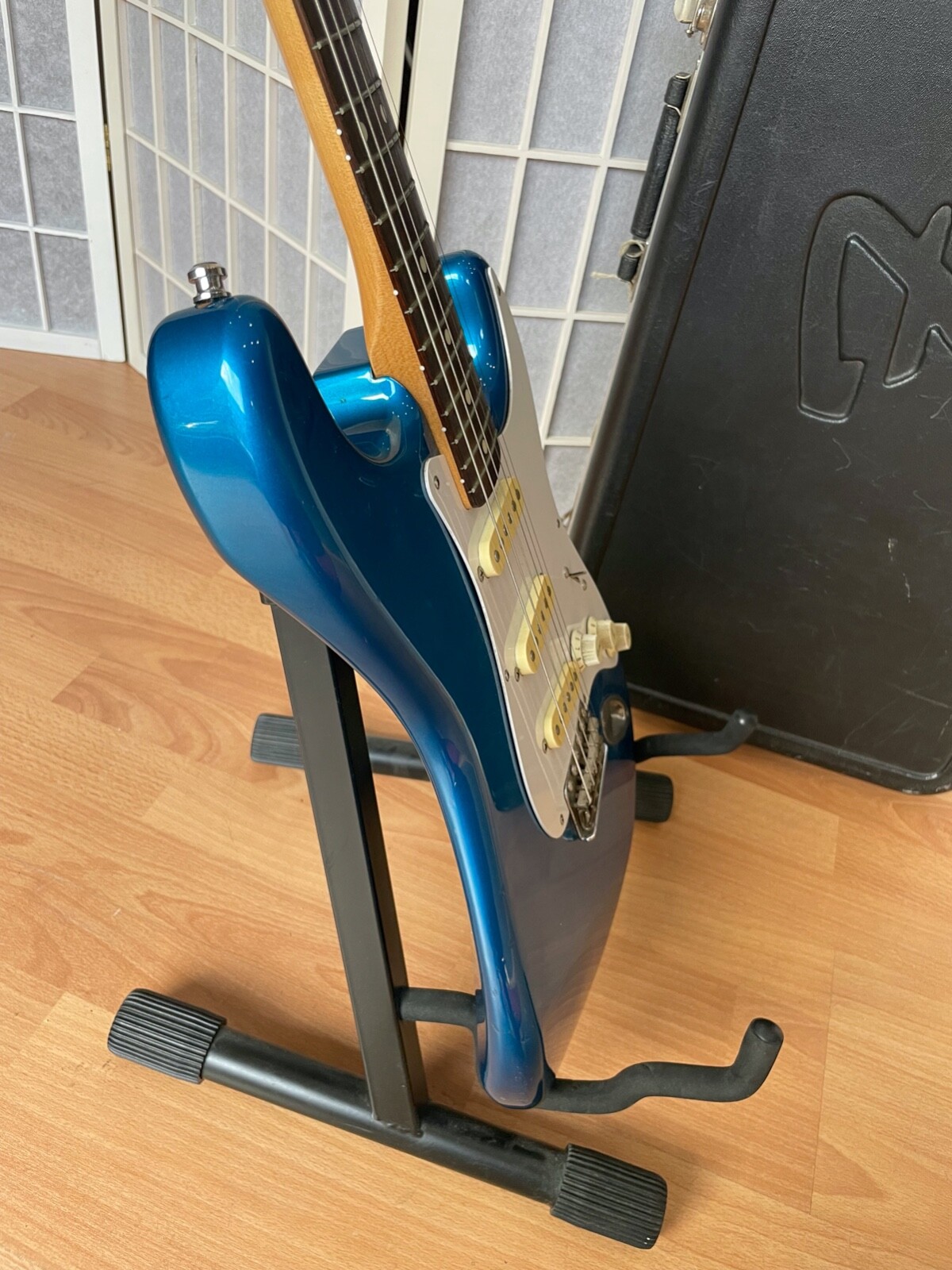 FENDER Stratocaster Japan E-Guitar I021928 Approx. 1989/1990 I Series Blue Case