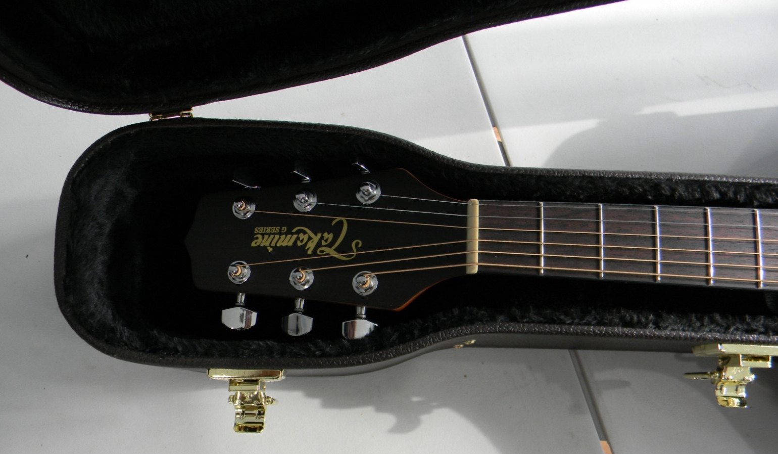Takamine EG524SC Jumbo G-Series Acoustic Electric Guitar w/case new other