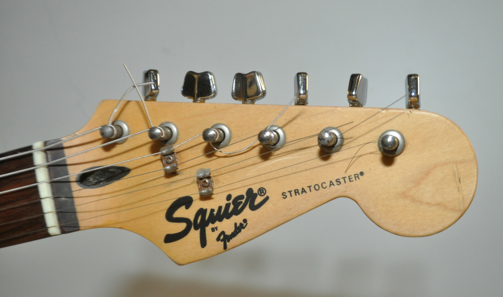 95-96 Fender Squier Stratocaster Guitar Korea w/ Roland GK-2A Pick-up Attachment