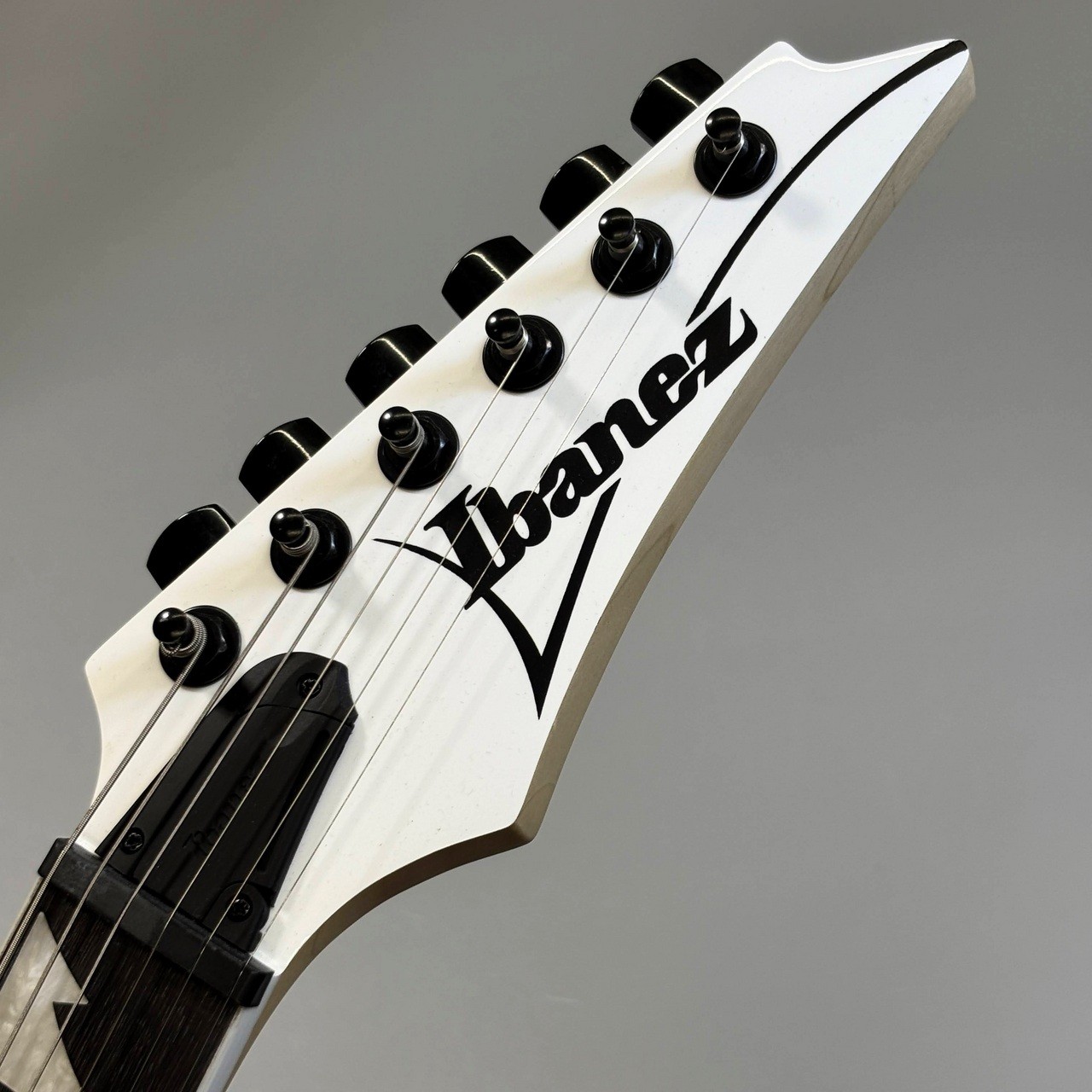 Ibanez RGV250 WH White Electric Guitar, Stratocaster Style, Synchronised Tremolo