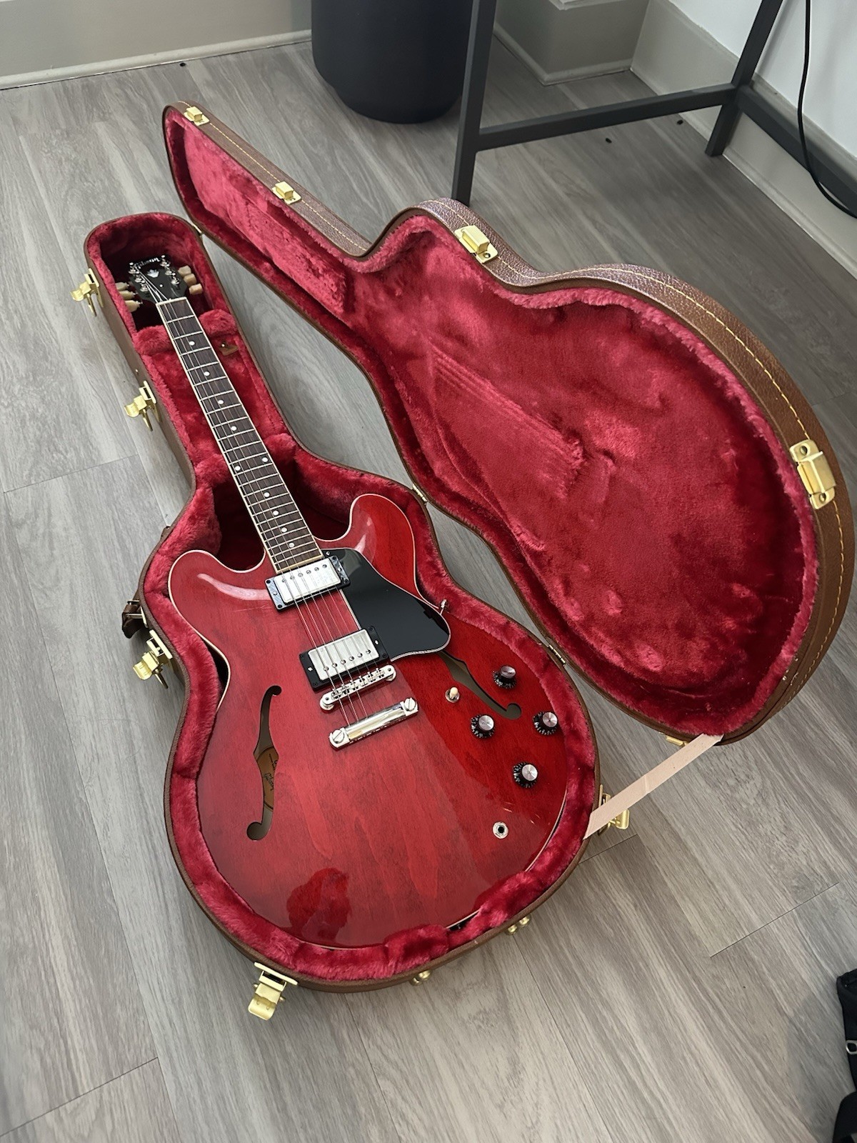 Gibson ES-335 Semi-Hollow Electric Guitar 60’s Cherry + Orange Crush 20RT Amp