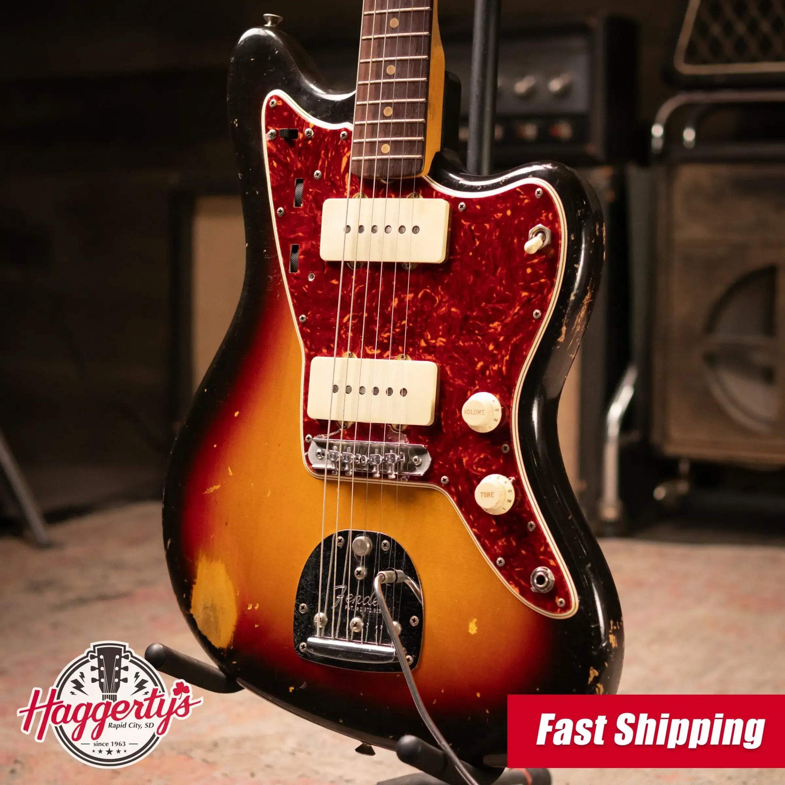 Fender Vintage 1962 Jazzmaster Electric Guitar – 3-Tone Sunburst with Hardshell