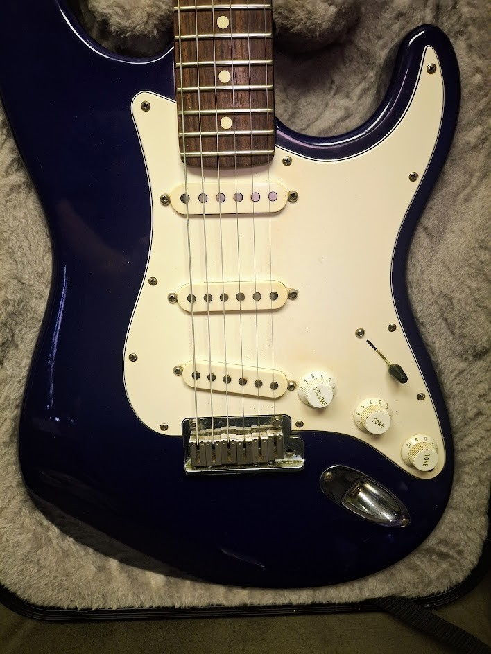 1991 FENDER AMERICAN STRATOCASTER MADE IN USA – LTD RUN BLUE W/OHSC