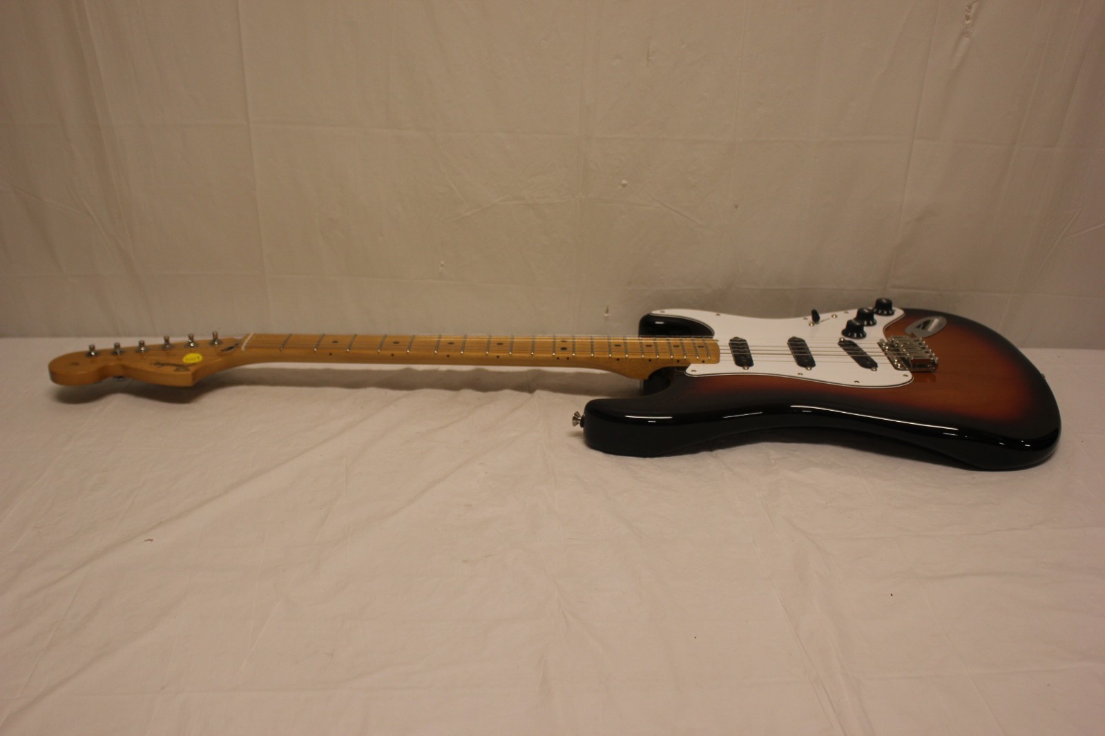Fender Jimi Hendrix Stratocaster 6 String Electric Guitar Starburst B1