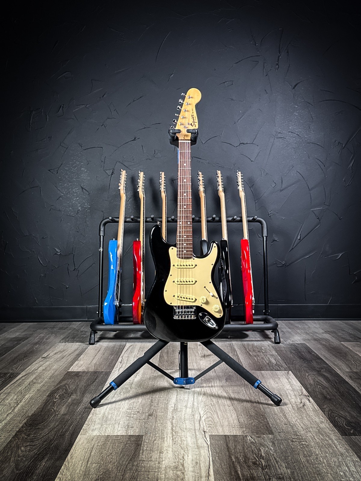 Squier Mini Stratocaster SSS – Black