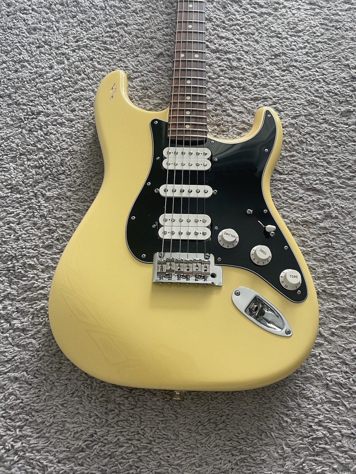 Fender Player Stratocaster HSH 2019 MIM Buttercream Pau Ferro Fretboard Guitar