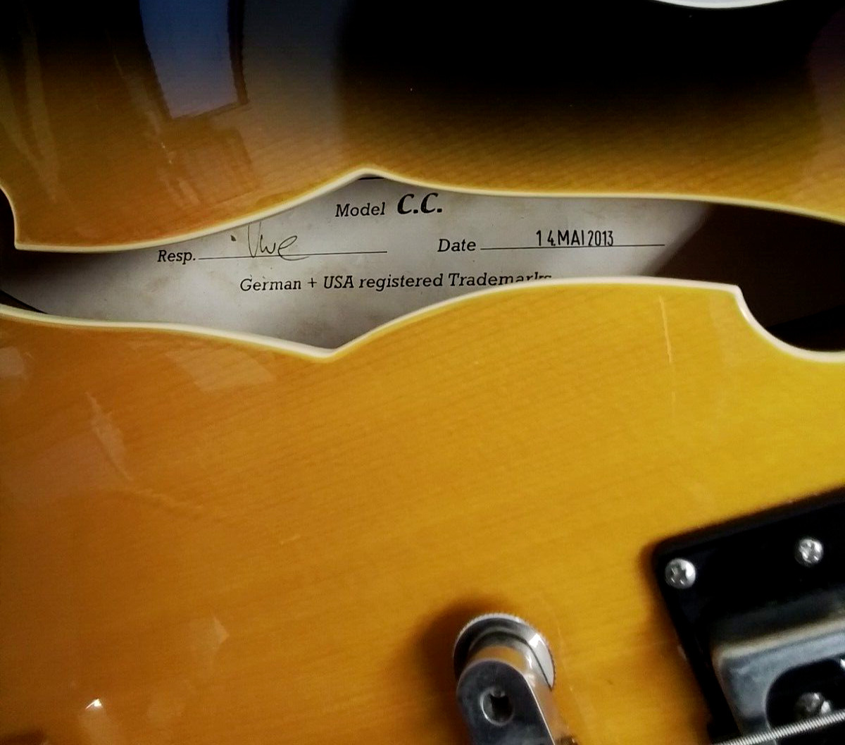 Duesenberg CC Carl Carlton Hollow Body guitar 2013 – 2 Tone Sunburst – VGC