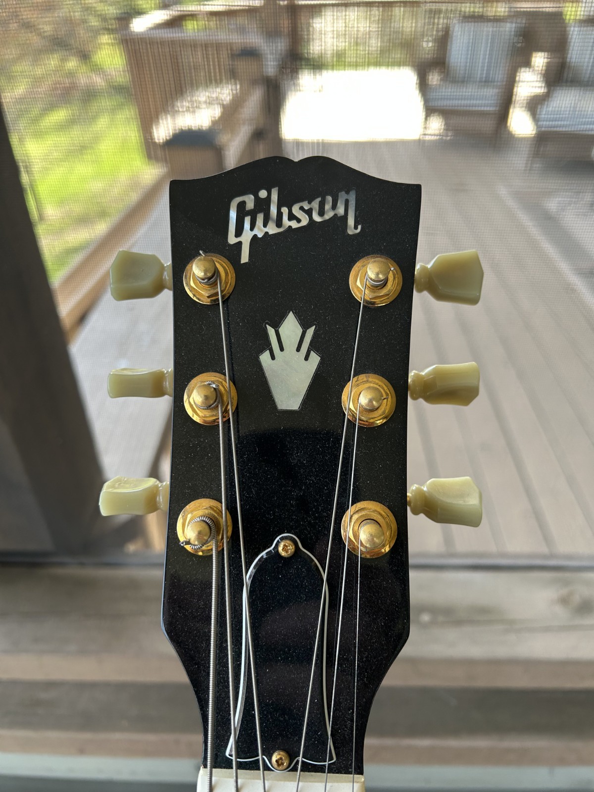 Gibson ES-175 Wine Red Hollow Body Gold Hardware Electric Guitar w/ Case