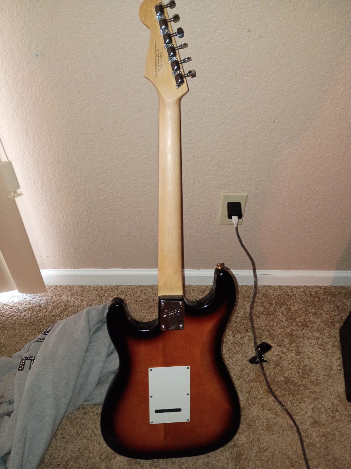 Squier Classic 6-String Stratocaster – 0374010500