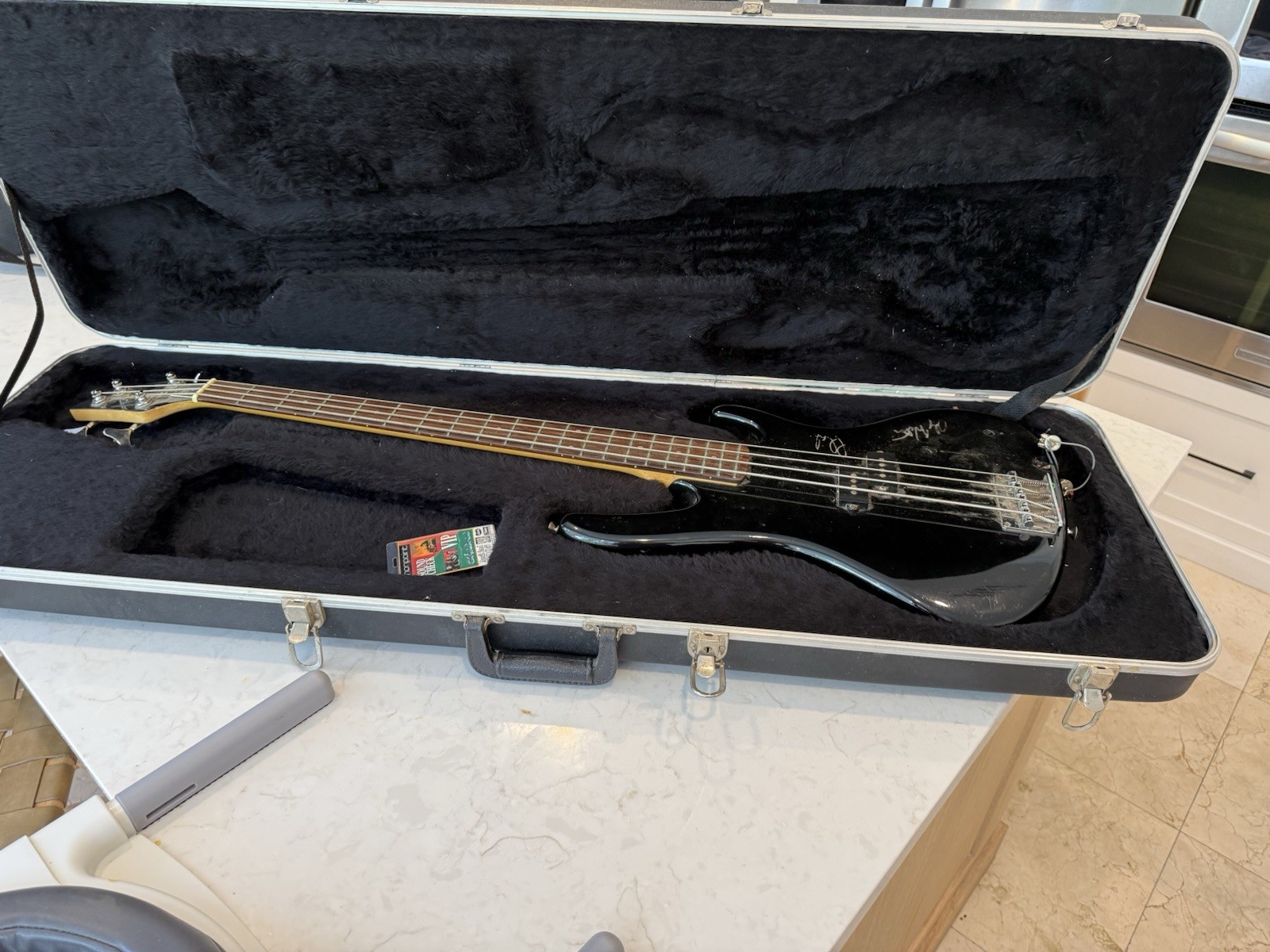 Washburn Xb-100 Signed By Non-Point. With Hard Case!!!