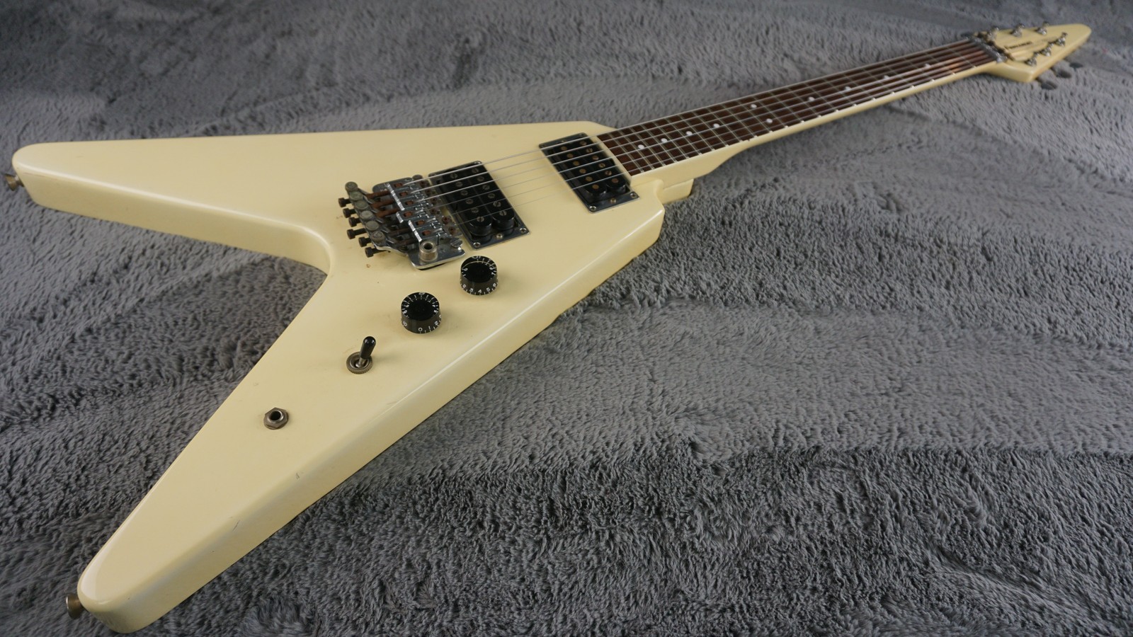 Fernandes/Burny BSV-70 The Function Flying V Short Scale