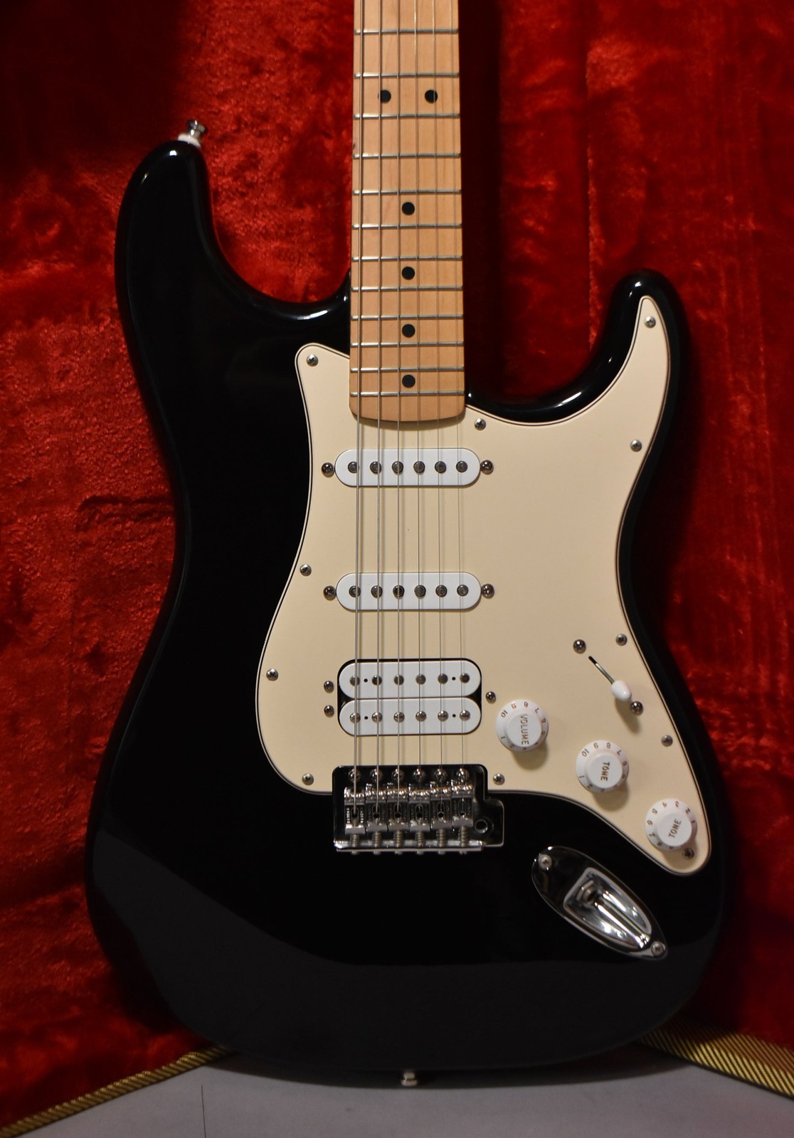 2005 Fender Standard Stratocaster HSS MIM Black w/HSC