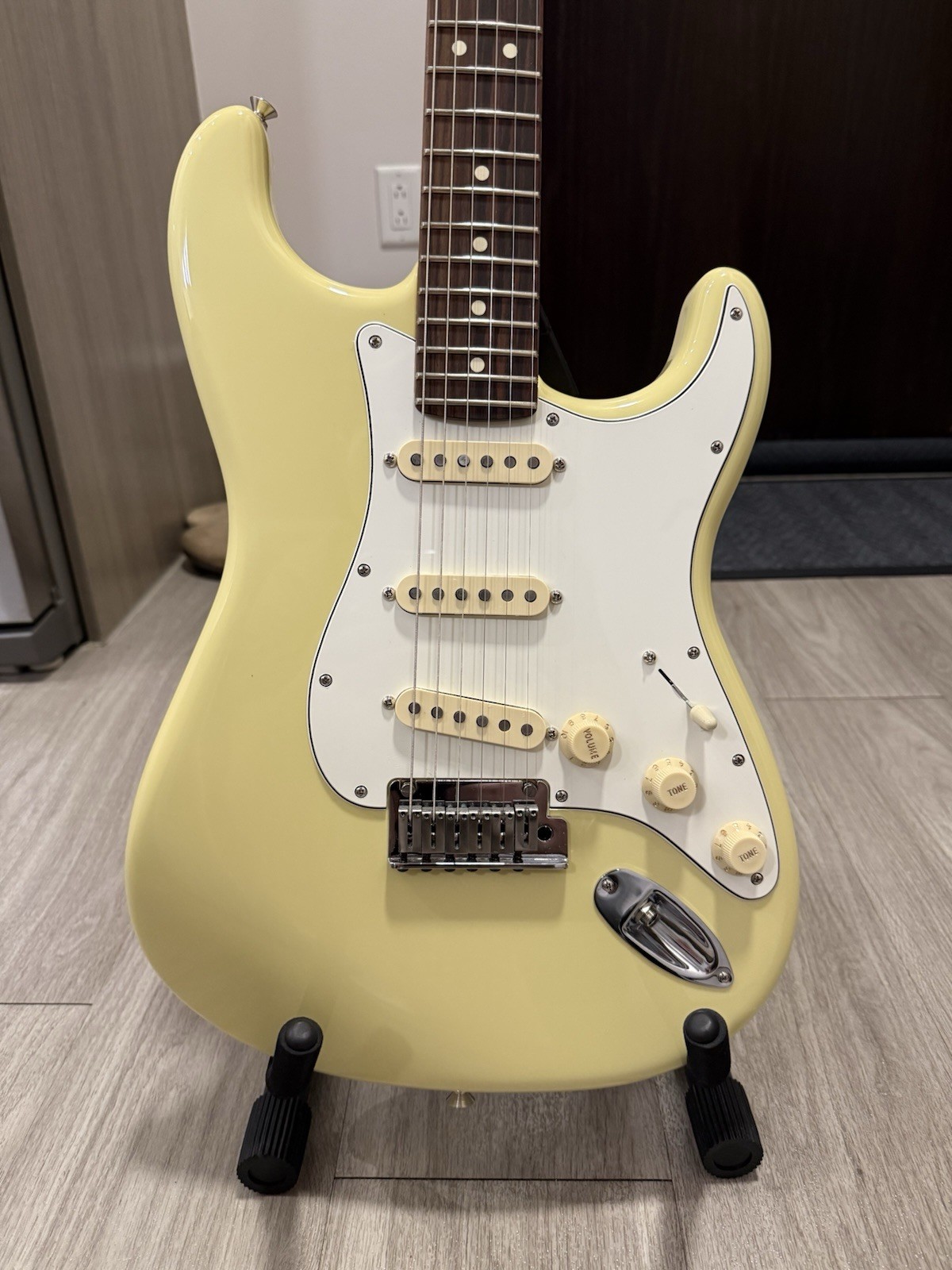 Fender Custom Stratocaster Hialeah Yellow Roasted Maple Neck Pure Vintage ‘65