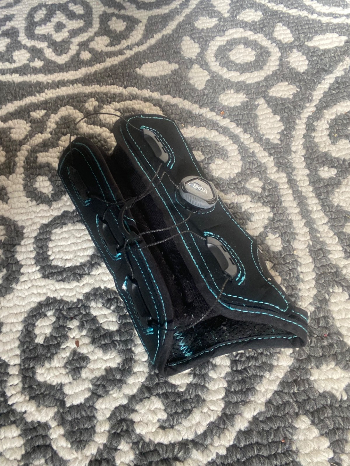 Boa right wrist Brace with Blue and Black color in good condition