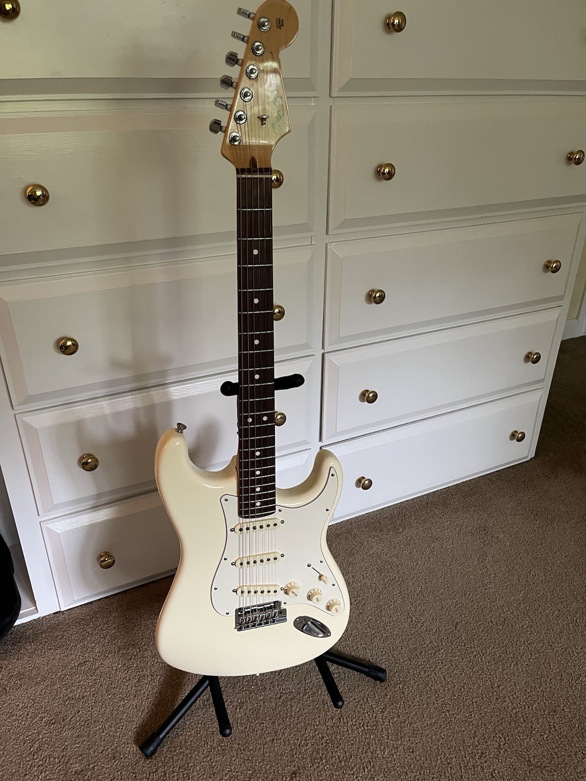 2018 U.S. American Pro Stratocaster Rosewood Olympic White w/Elite Molded Case