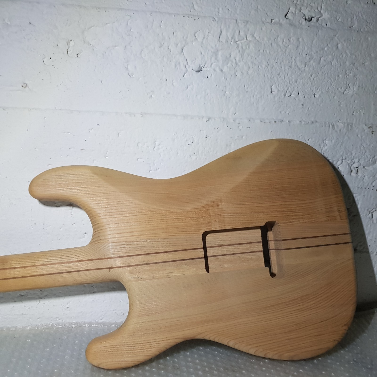 80’s NECK THROUGH SWAMP ASH BODY STR*T – made in GERMANY