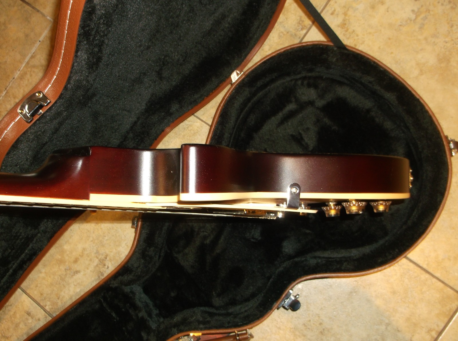 50`s Style LP Custom guitar with upgrades ! Hardshel Case