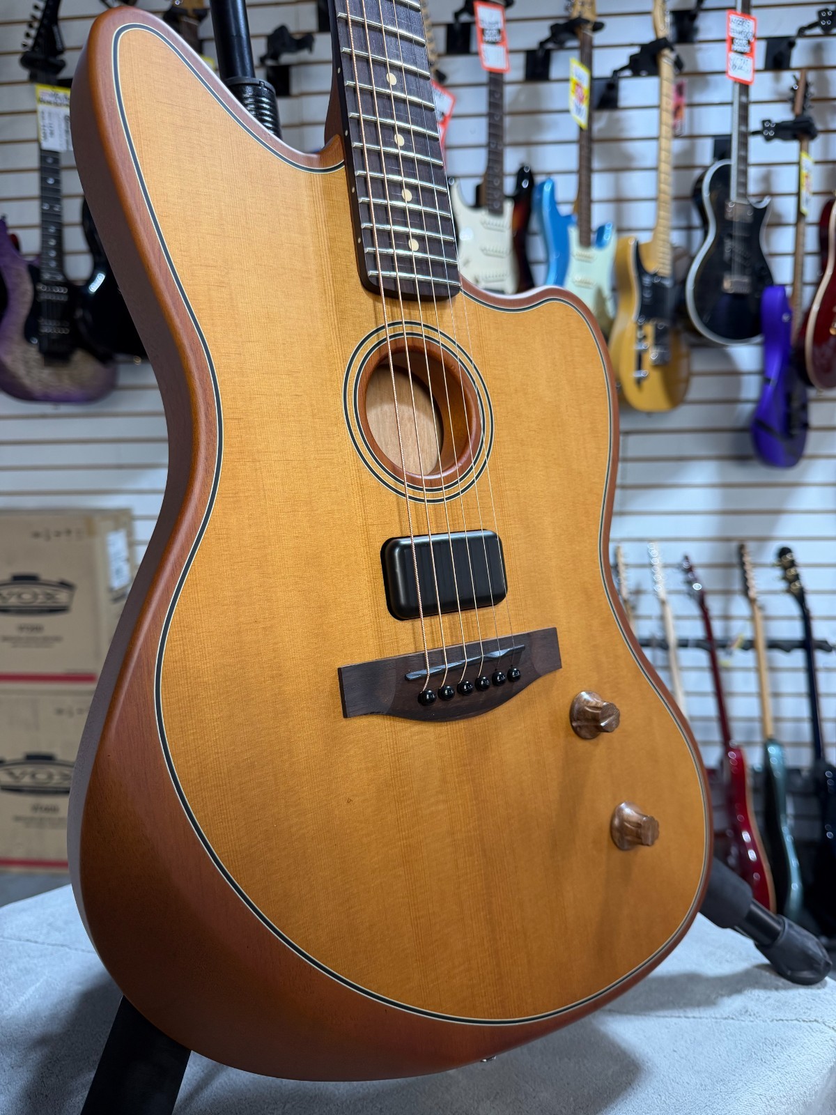 Fender Acoustasonic Standard Jazzmaster – Aged Natural + FREE Plek & Setup #350