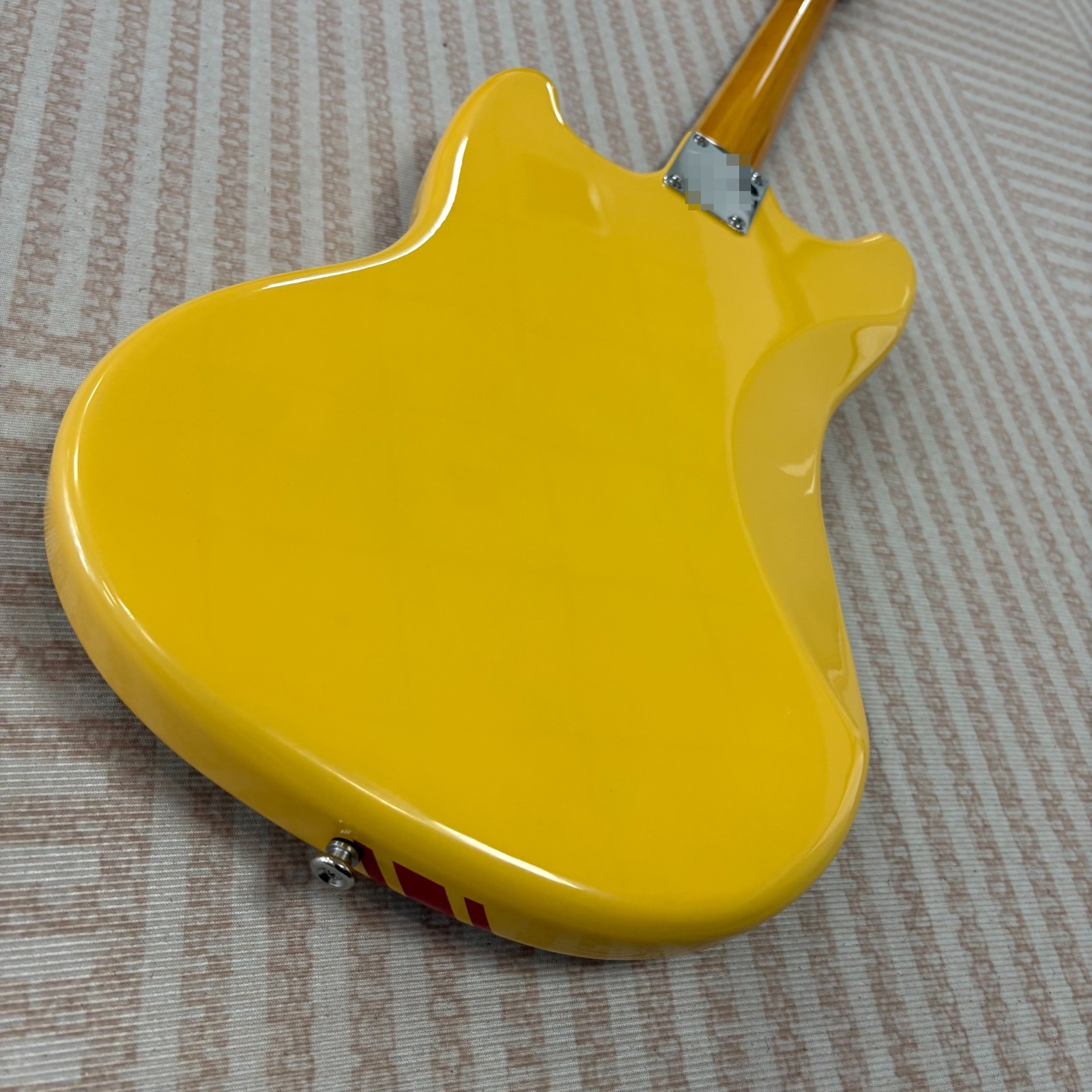 Yellow Mustang Style Electric Guitar Rosewood Fingerboard Maple Neck