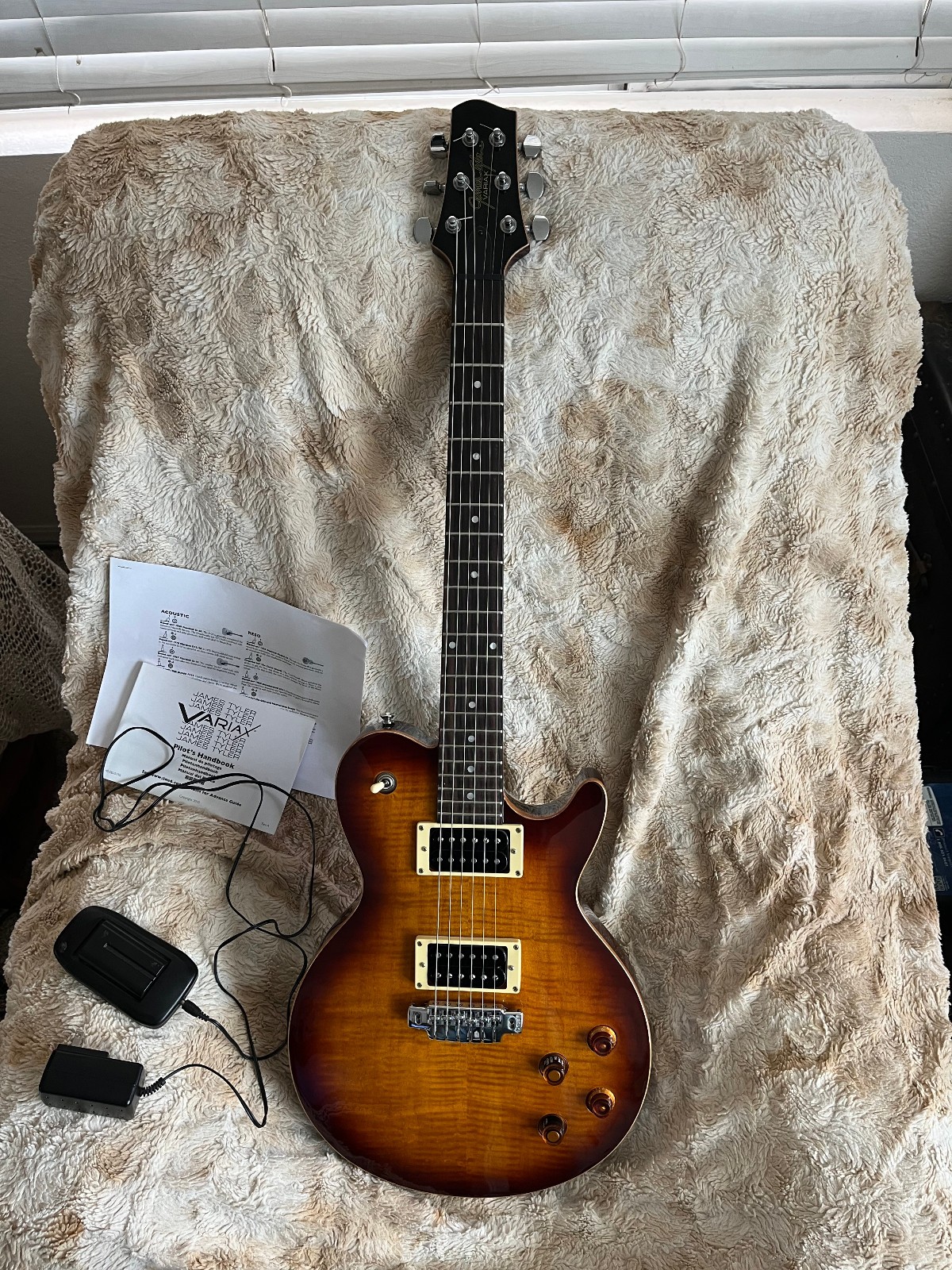 Line 6 James Tyler Variax JTV-59 Tobacco Sunburst Electric Guitar w/ Case