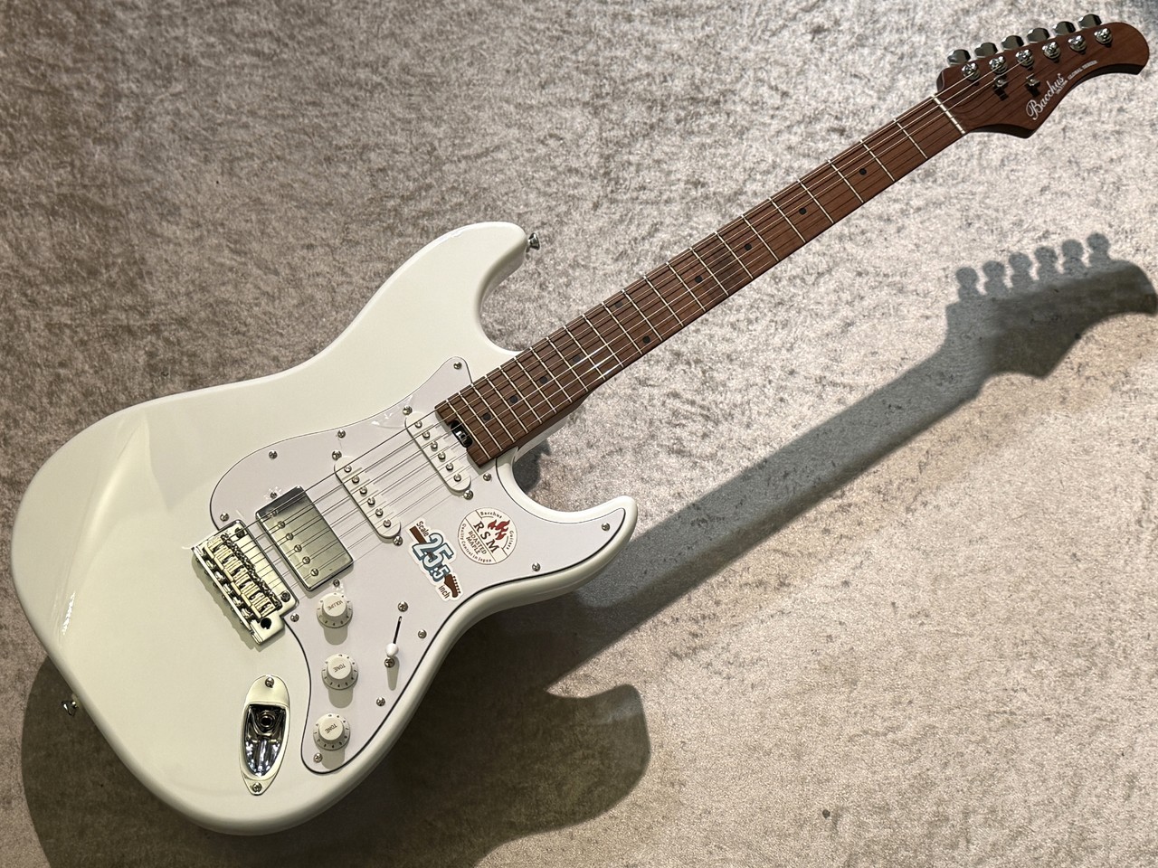 Bacchus BSH-850/RSM Electric Bass Guitar White Used, B Grade, 4.09kg