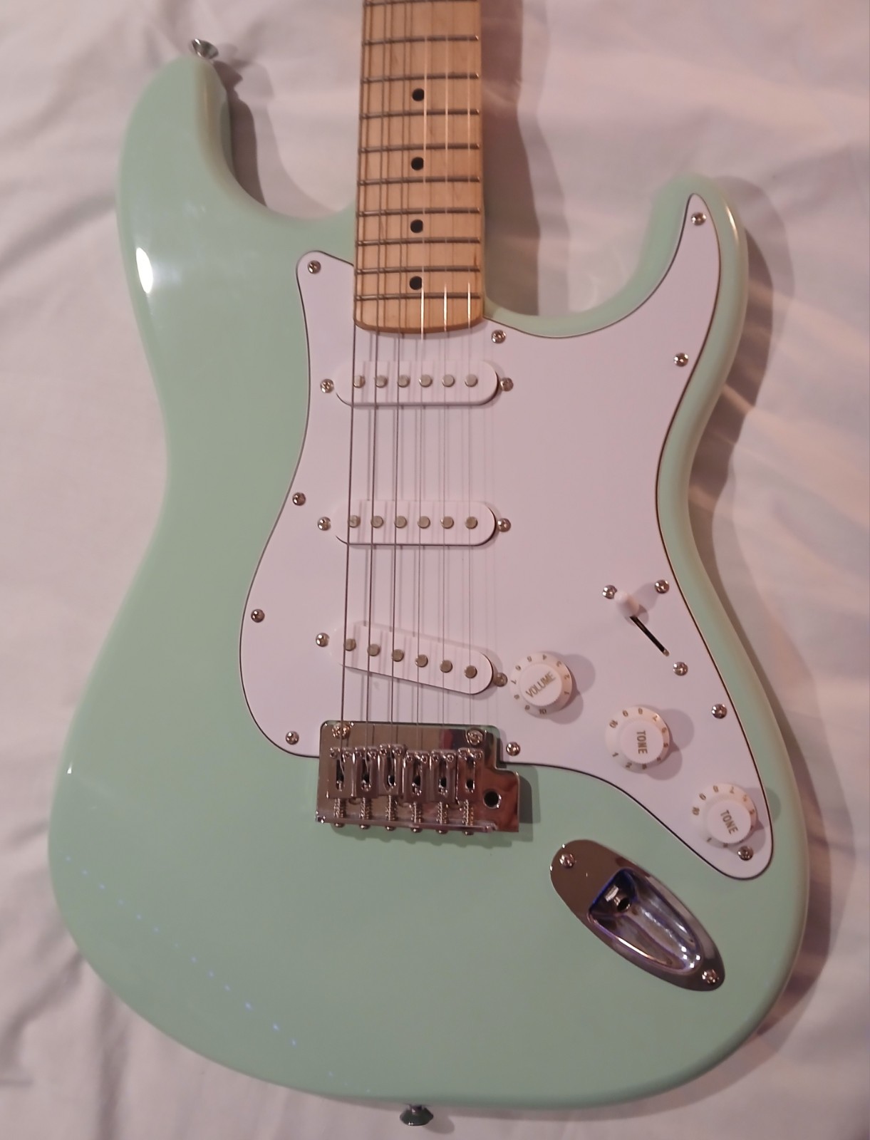 Squier Affinity Series Stratocaster Electric Guitar – Surf Green