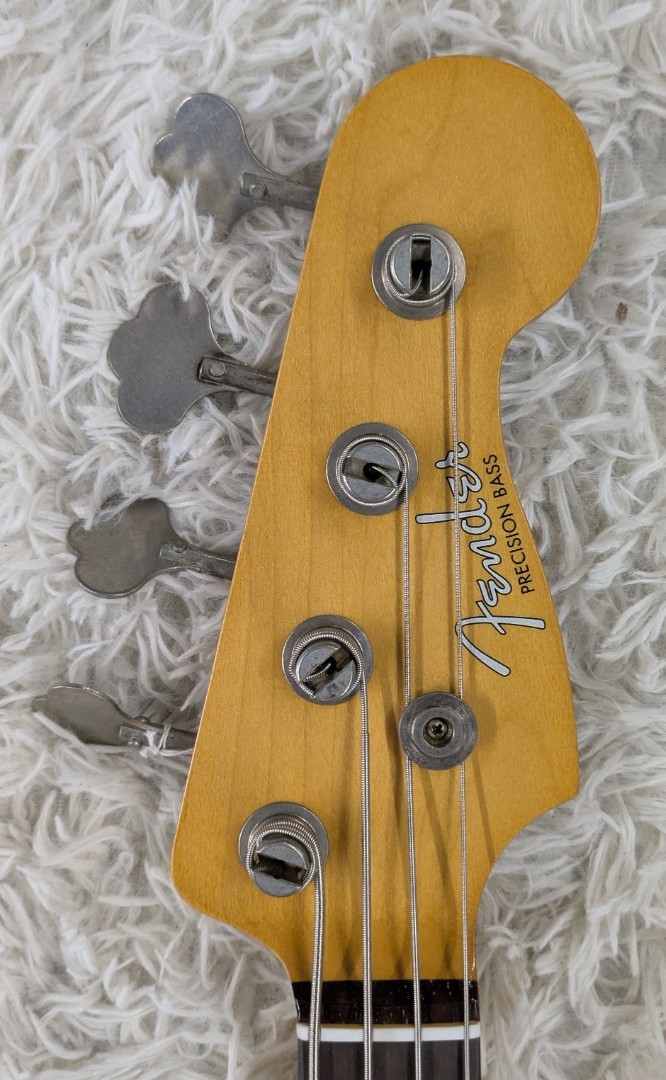 Fender Vintera® II Road Worn® ’60s Precision Bass, Charcoal Frost Metallic