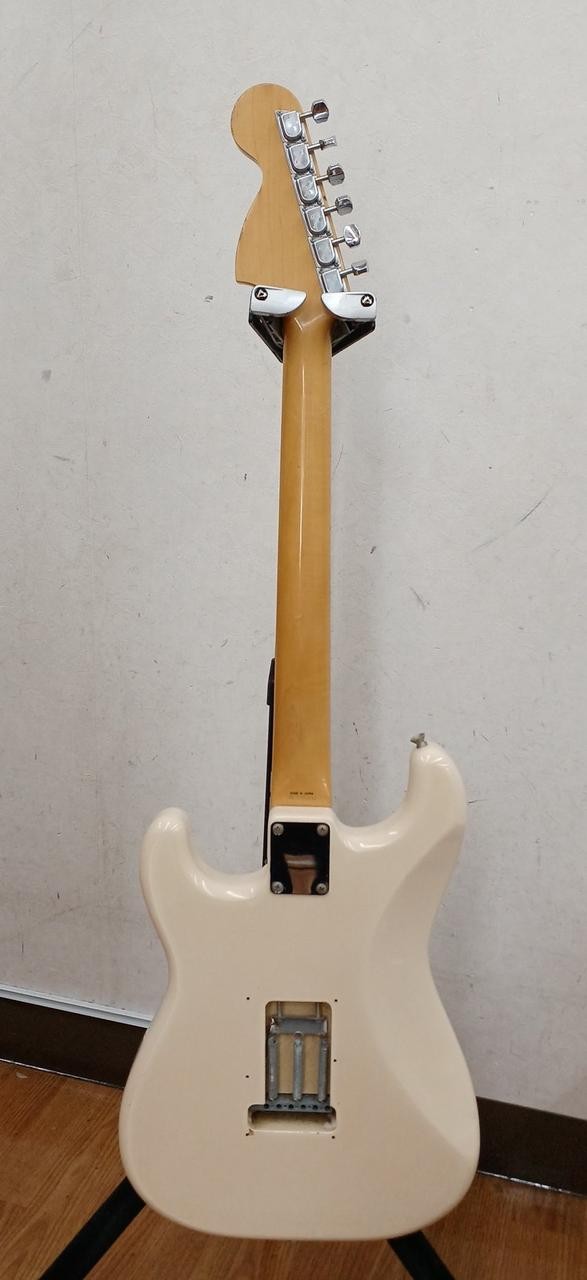 FENDER JAPAN STRATOCASTER Electric Guitar-15