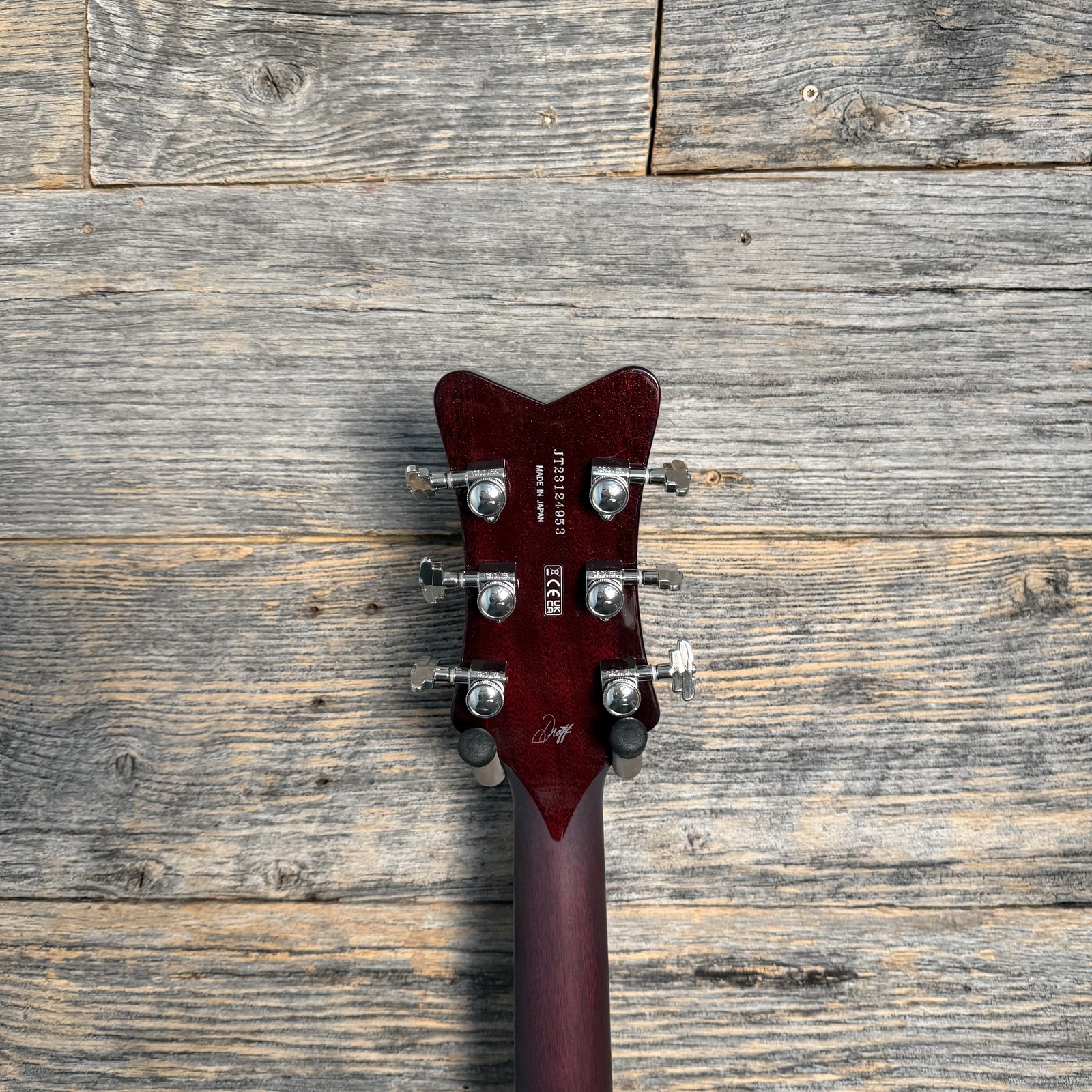 Gretsch G6134TFM-NH Nigel Hendroff Penguin – Dark Cherry Metallic Flame