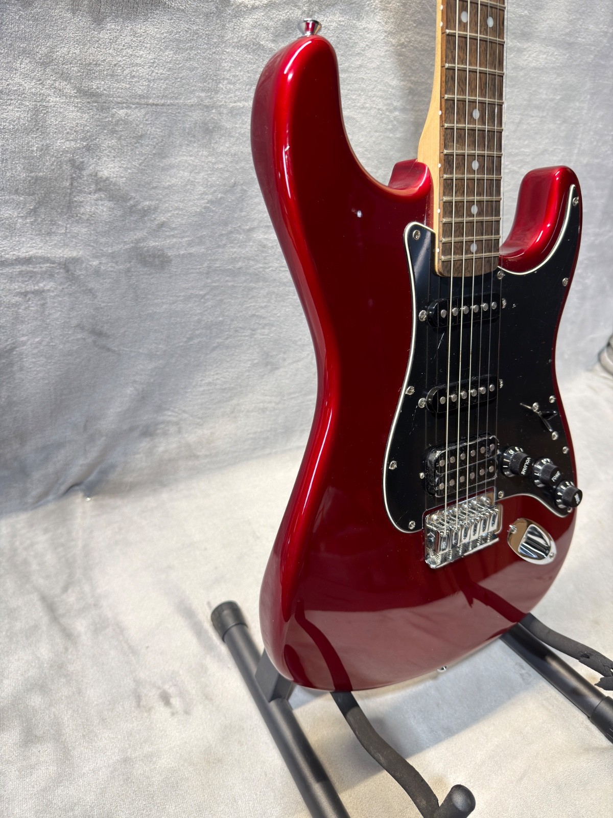 Fender Squier Affinity Stratocaster Guitar Red/Black ~ Tested, VG COND