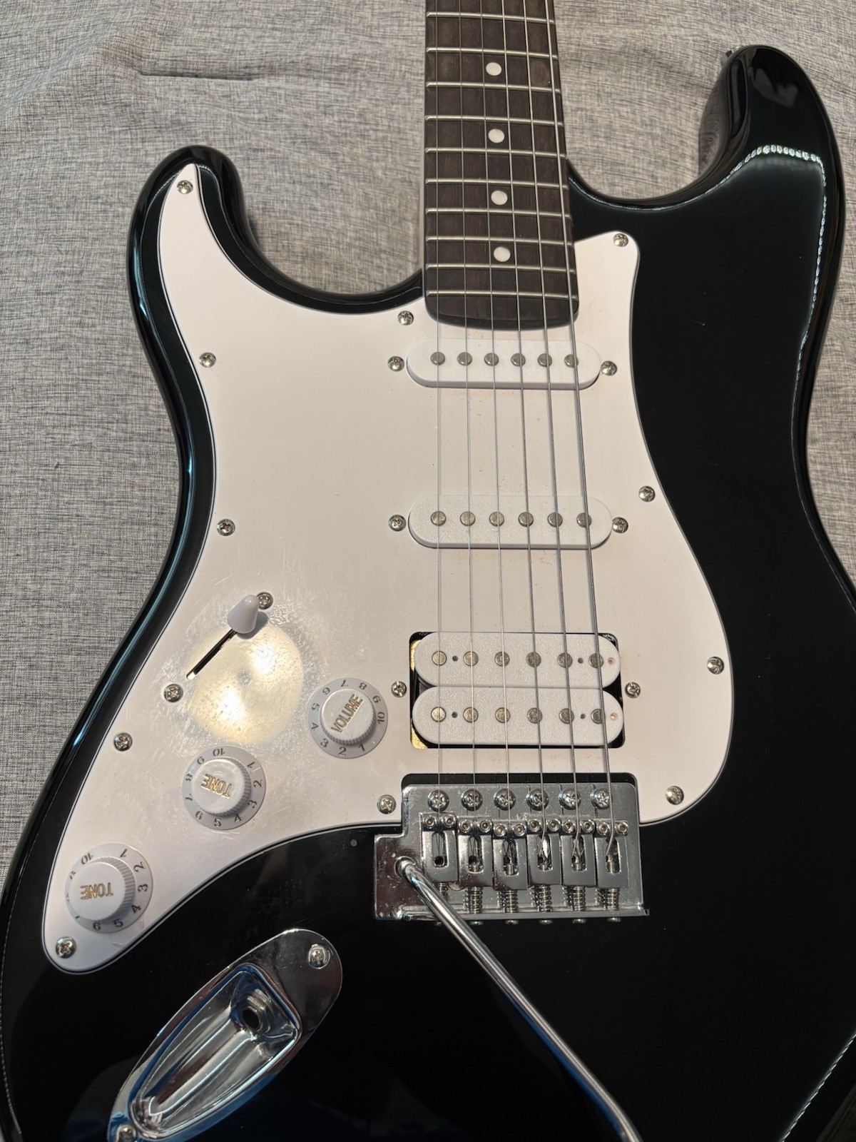 Left Handed Donner Standard Series Electric Guitar Kit Black DST- 100 Bundle/Amp