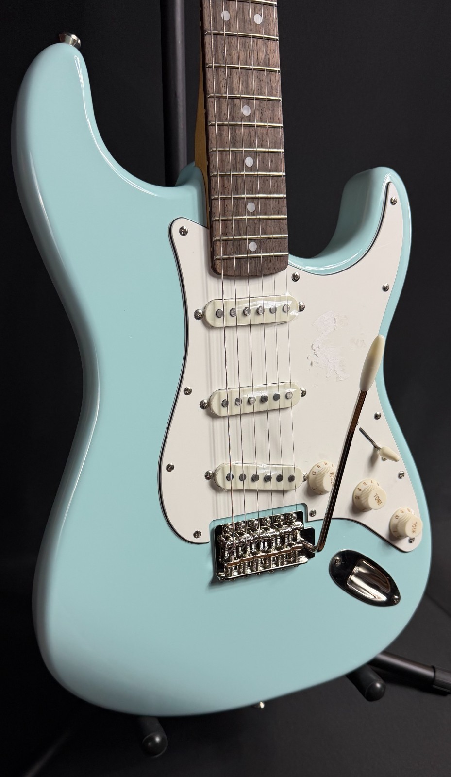 Squier FSR Classic Vibe 70’s Stratocaster Electric Guitar Sonic Blue Finish 680