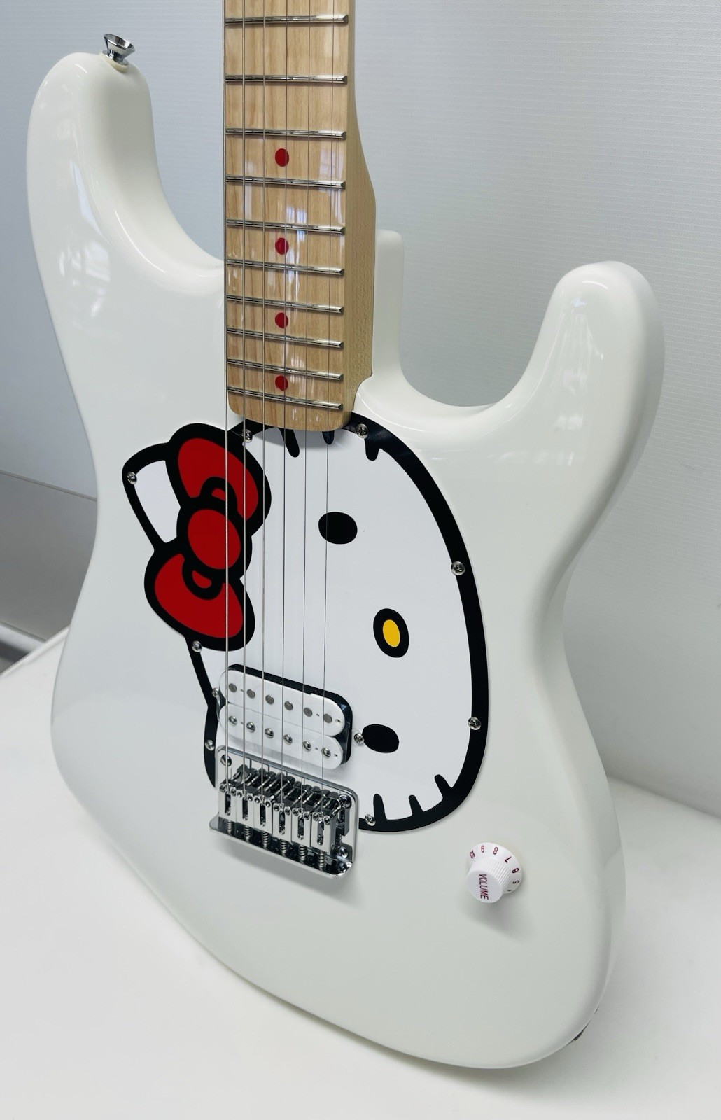New Squier x Hello Kitty Stratocaster Electric Guitar – White W/ Gig Bag Free SH
