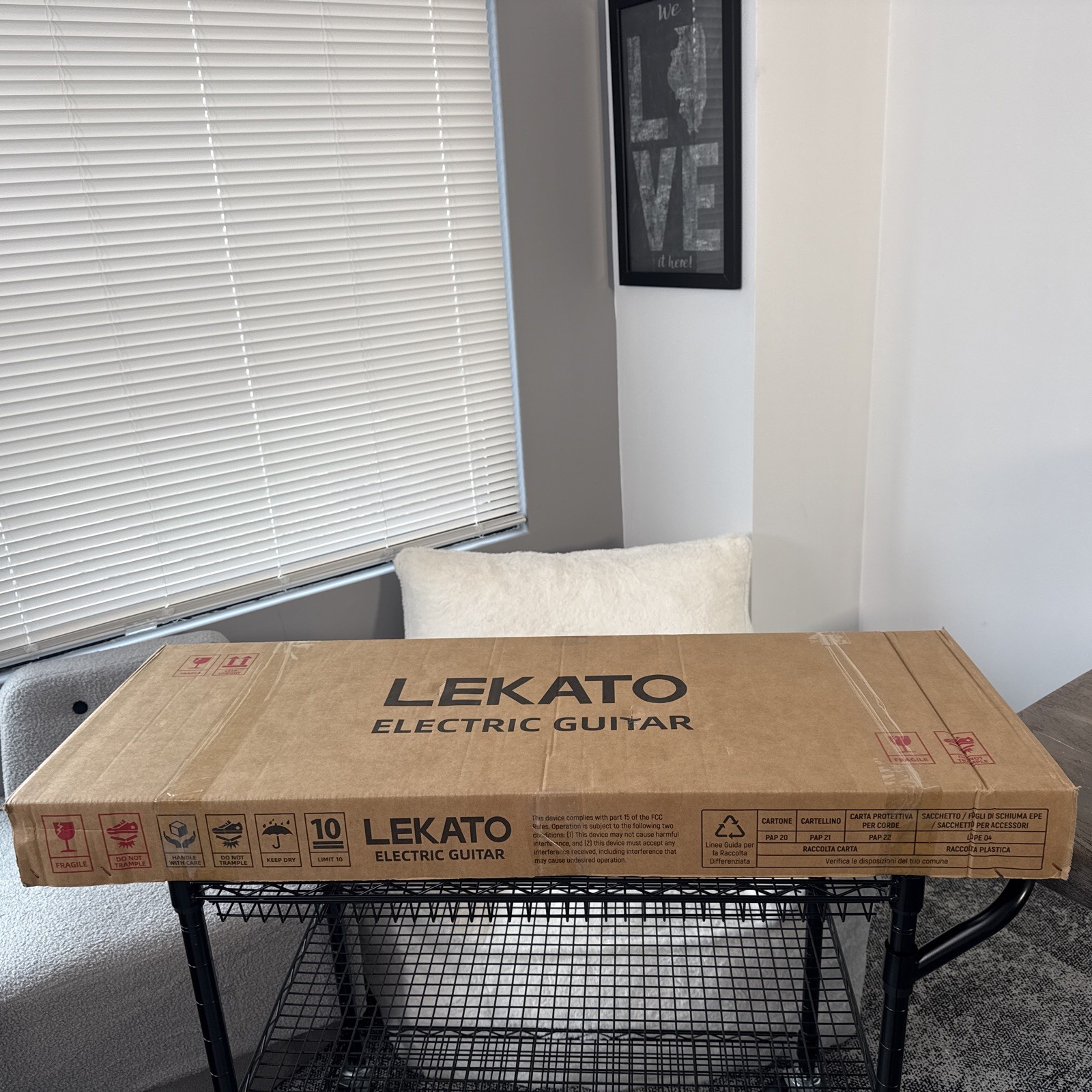 LEKATO 39 Inch HSS Electric Guitar Kit with 5w Mini Amp, Bag, Tuner, Capo, Strap