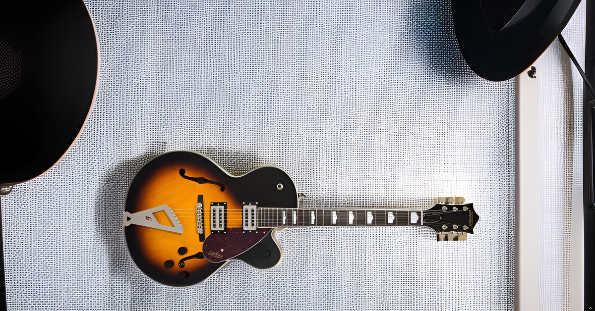 Gretsch G2420 Streamliner 6-String Right-Handed Guitar (Brown) with Hardshell