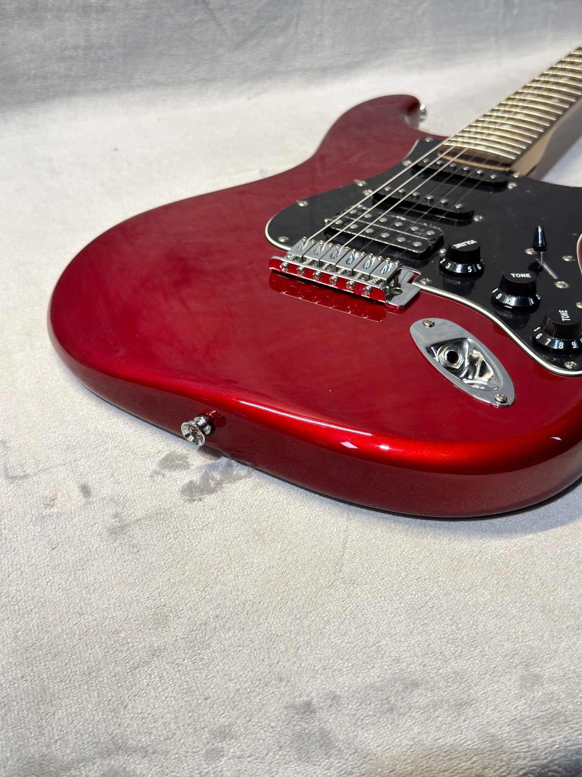 Fender Squier Affinity Stratocaster Guitar Red/Black ~ Tested, VG COND