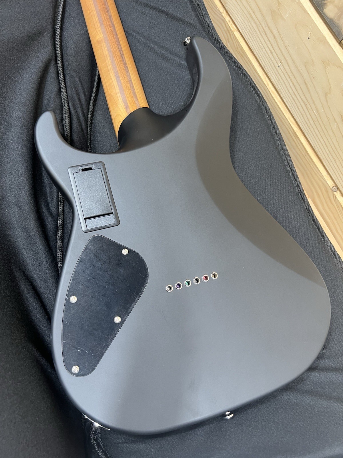 Cort KX600 Infinite Double Cutaway Electric Guitar w/Bag – Black Satin