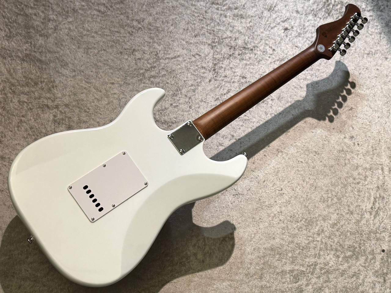 Bacchus BSH-850/RSM Electric Bass Guitar White Used, B Grade, 4.09kg