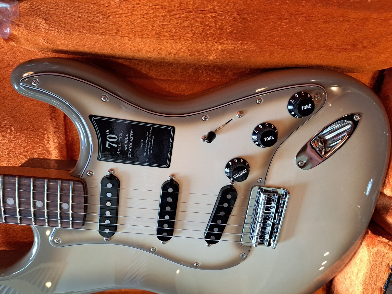 2024 Fender 70th Anniversary Vintera II Antigua Stratocaster w/ Fender Case
