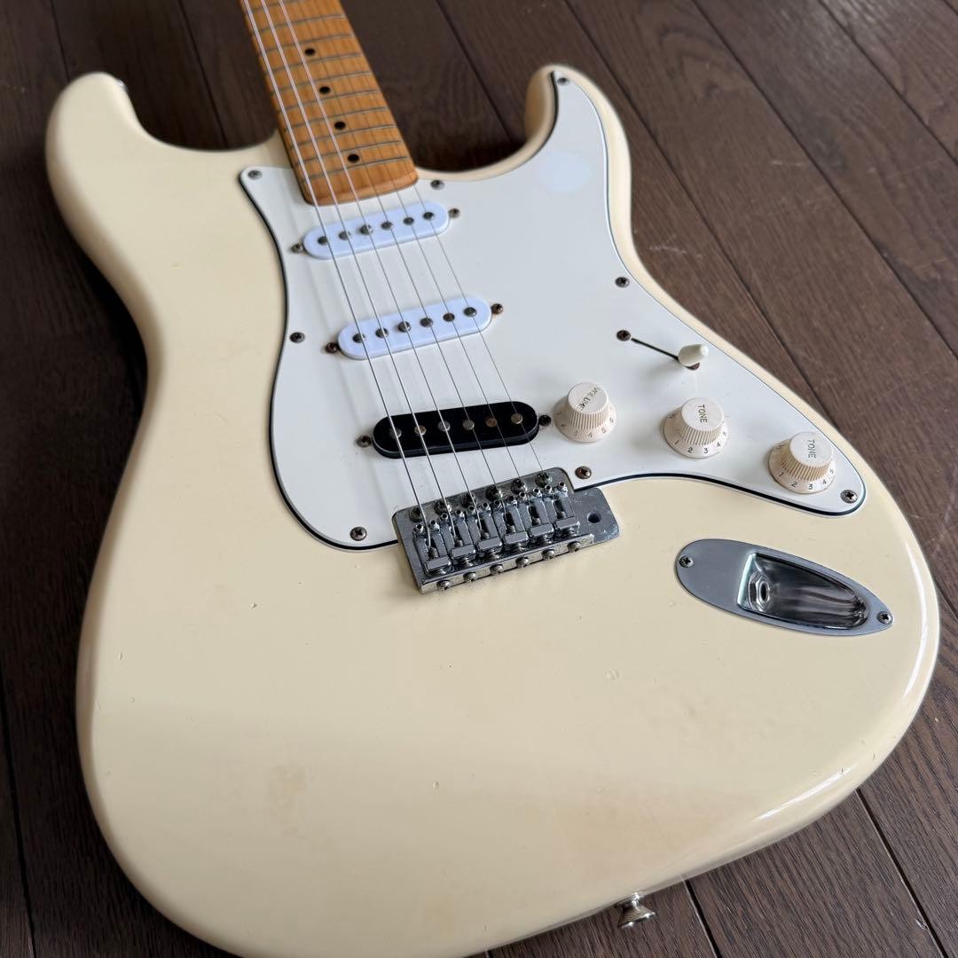 Greco SUPER SOUNDS SE500W White Manufactured in September 1976 from Japan