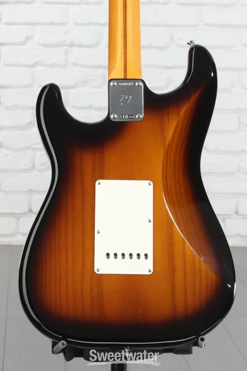 Fender Stories Collection Eric Johnson 1954 “Virginia” Stratocaster – 2-Tone