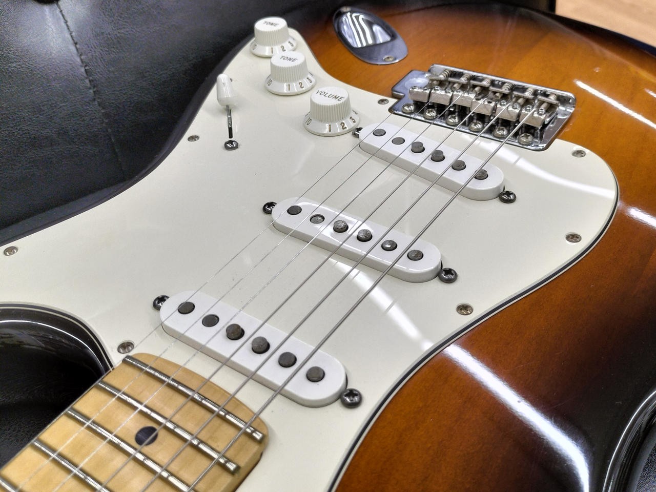 FENDER USA AMERICAN SPECIAL ST 2TS Used Electric Gutiar