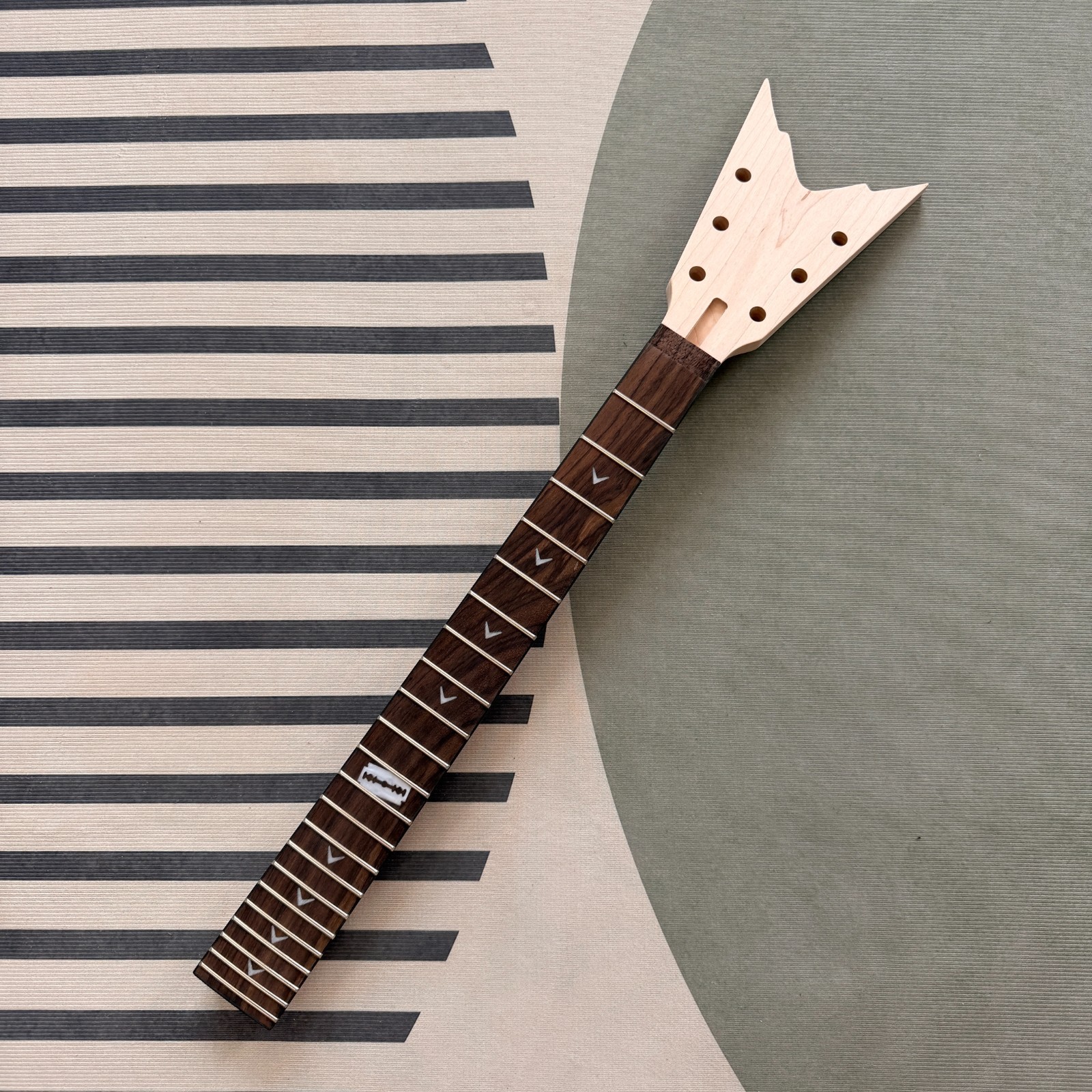 DIY Junior V‑Style electric guitar kit Maple Neck BK part Tremolo System razor